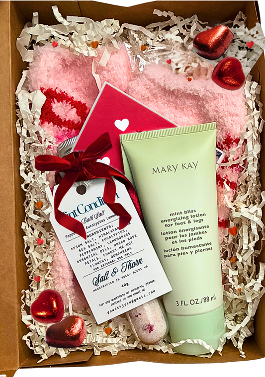 Valentine’s Day Spa Gift Set Mint Bath Salts Cozy Socks Limited Edition - The General Store 540